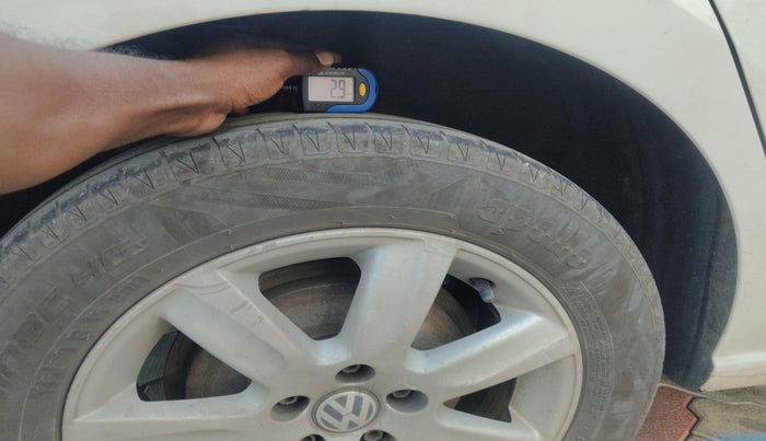 2011 Volkswagen Vento HIGHLINE DIESEL 1.6, Diesel, Manual, 2,34,000 km, tyre