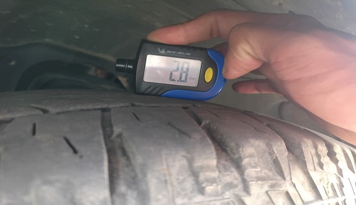 2014 Ssangyong Rexton RX7, Diesel, Automatic, 1,47,675 km, tyre