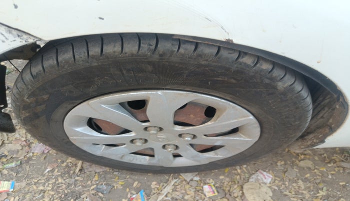 2014 Hyundai Eon MAGNA + LPG, Petrol, Manual, 1,49,980 km, tyre