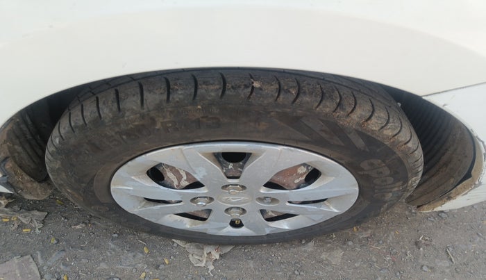 2014 Hyundai Eon MAGNA + LPG, Petrol, Manual, 1,49,980 km, tyre