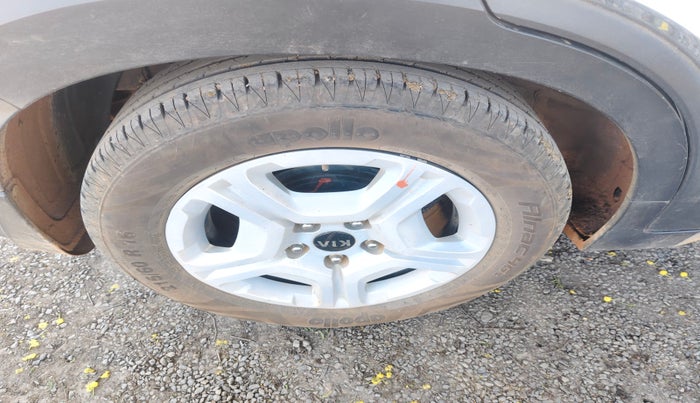 2021 KIA SONET HTK PLUS 1.5, Diesel, Manual, 1,95,099 km, tyre