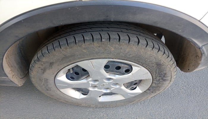 2021 Mahindra XUV300 W6 1.5 Sunroof Diesel, Diesel, Manual, 1,47,865 km, tyre