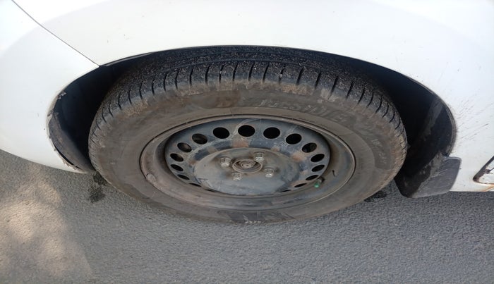 2017 Honda Jazz 1.2L I-VTEC SV, Petrol, Manual, 1,14,767 km, tyre