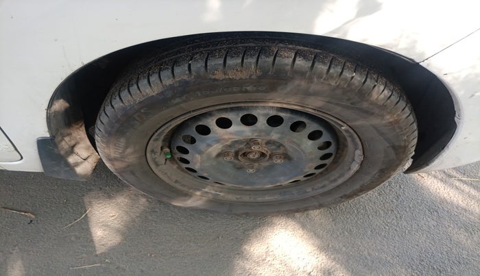 2017 Honda Jazz 1.2L I-VTEC SV, Petrol, Manual, 1,14,767 km, tyre