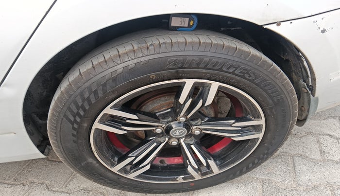 2013 Hyundai Verna FLUIDIC 1.4 CRDI, Diesel, Manual, 1,11,994 km, tyre