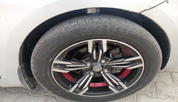 2013 Hyundai Verna FLUIDIC 1.4 CRDI, Diesel, Manual, 1,11,994 km, tyre