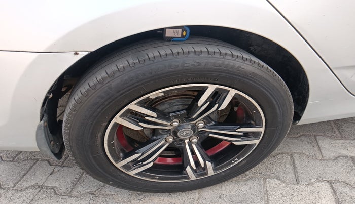 2013 Hyundai Verna FLUIDIC 1.4 CRDI, Diesel, Manual, 1,11,994 km, tyre