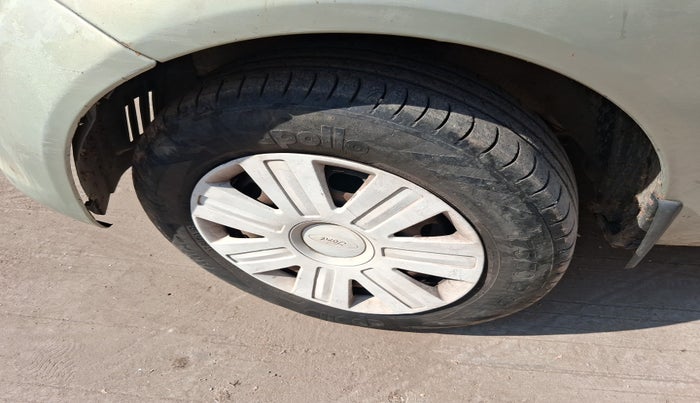 2012 Ford Figo ZXI 1.4 DIESEL, Diesel, Manual, 1,21,806 km, tyre