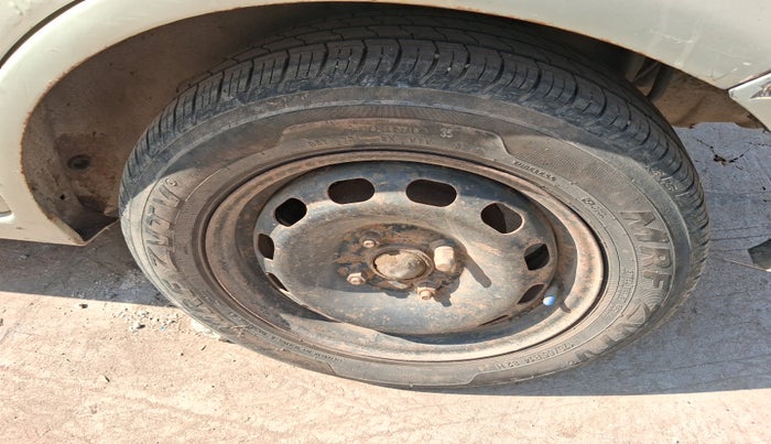 2012 Ford Figo ZXI 1.4 DIESEL, Diesel, Manual, 1,21,806 km, tyre