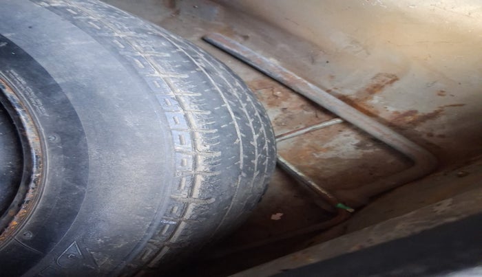 2012 Ford Figo ZXI 1.4 DIESEL, Diesel, Manual, 1,21,806 km, tyre