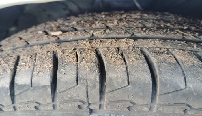 2014 Hyundai Verna FLUIDIC 1.6 CRDI SX, Diesel, Manual, 1,28,019 km, tyre