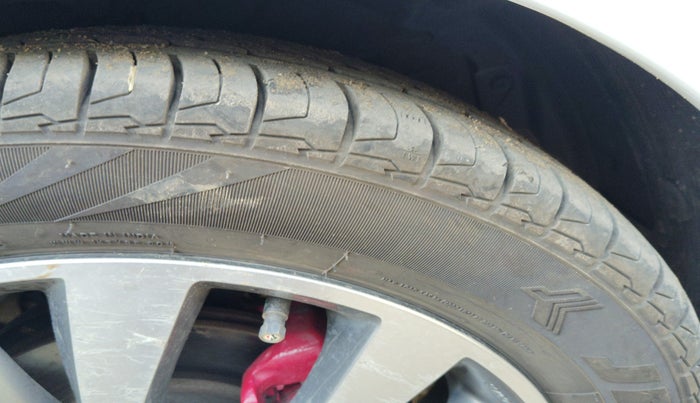 2014 Hyundai Verna FLUIDIC 1.6 CRDI SX, Diesel, Manual, 1,28,019 km, tyre