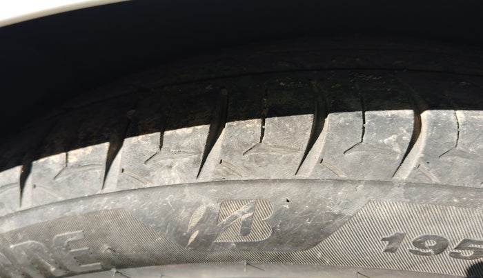 2014 Hyundai Verna FLUIDIC 1.6 CRDI SX, Diesel, Manual, 1,28,019 km, tyre