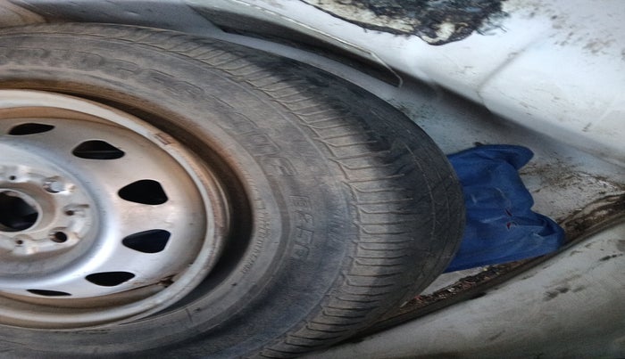 2018 Tata Tiago XE PETROL, Petrol, Manual, 1,40,736 km, tyre