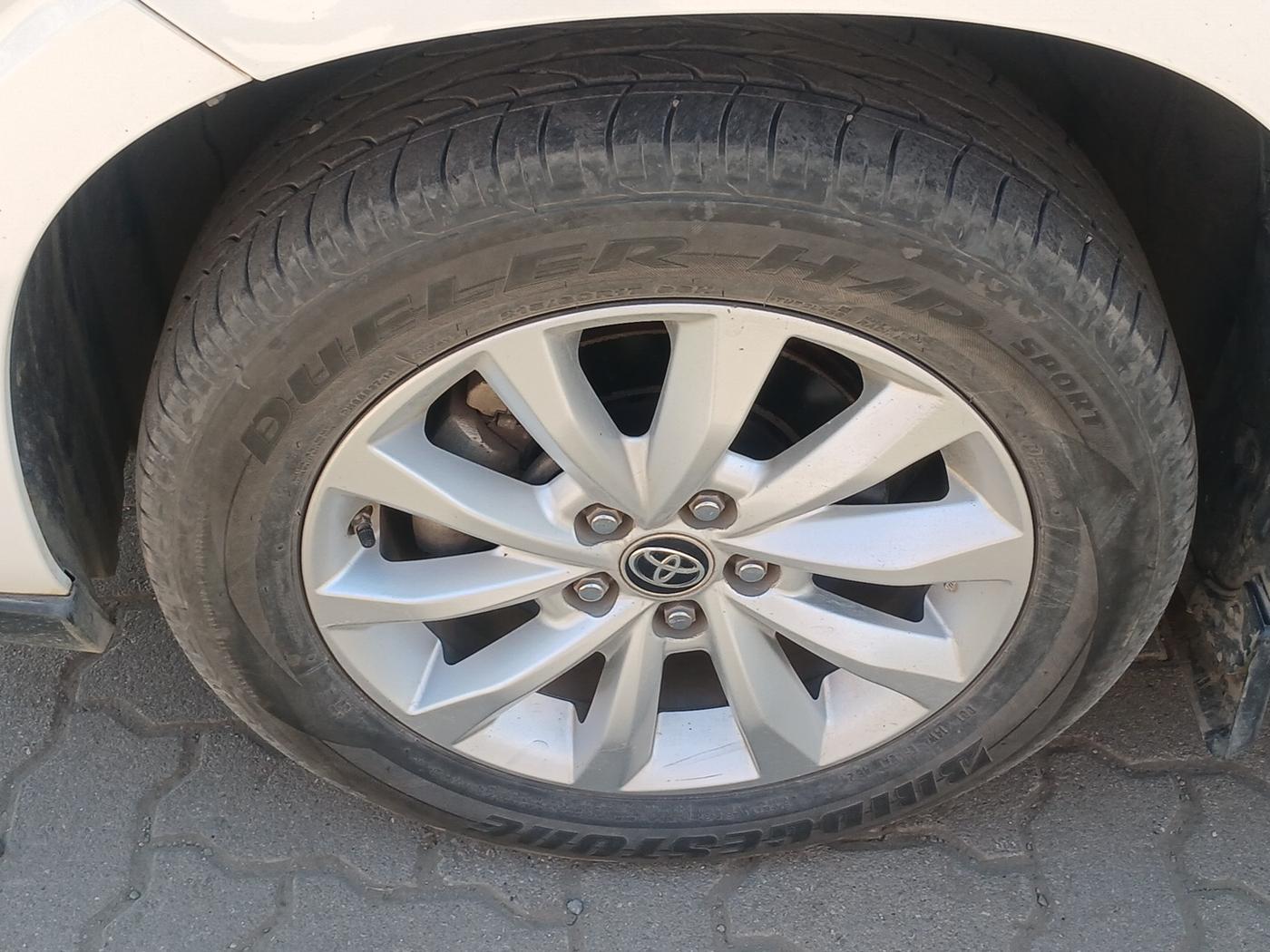2023 Toyota INNOVA HYCROSS VX HYBRID 8 STR, Hybrid, Automatic, 59,441 km, tyre