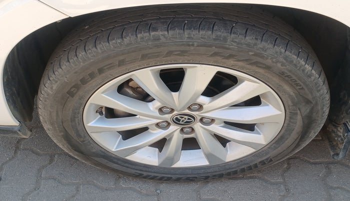 2023 Toyota INNOVA HYCROSS VX HYBRID 8 STR, Hybrid, Automatic, 59,441 km, tyre