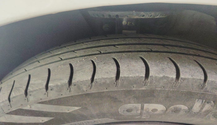 2017 Volkswagen Ameo COMFORTLINE 1.2L, Petrol, Manual, 99,363 km, tyre