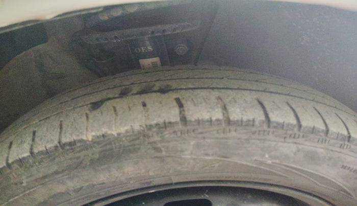 2017 Volkswagen Ameo COMFORTLINE 1.2L, Petrol, Manual, 99,363 km, tyre