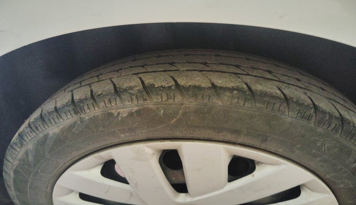 2017 Volkswagen Ameo COMFORTLINE 1.2L, Petrol, Manual, 99,363 km, tyre