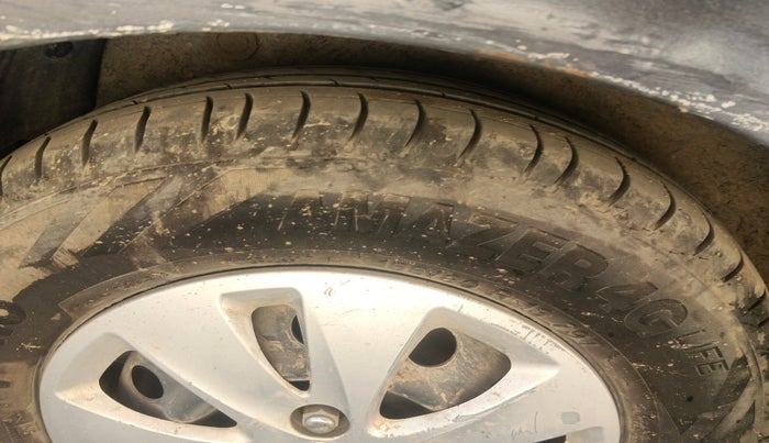 2011 Hyundai i10 MAGNA 1.1, Petrol, Manual, 1,71,154 km, tyre