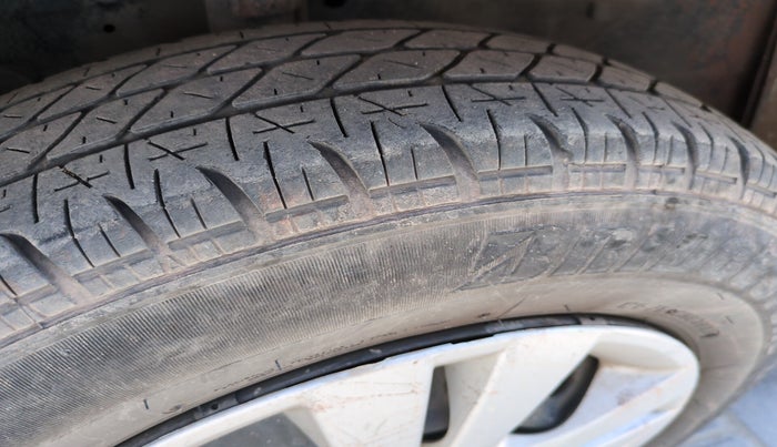 2013 Maruti Swift Dzire VXI, Petrol, Manual, 1,23,773 km, tyre