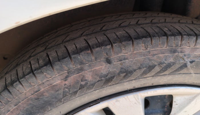 2013 Maruti Swift Dzire VXI, Petrol, Manual, 1,23,773 km, tyre