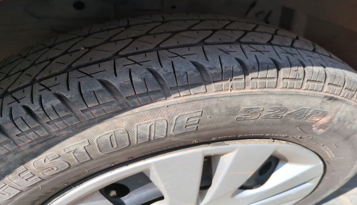 2013 Maruti Swift Dzire VXI, Petrol, Manual, 1,23,773 km, tyre