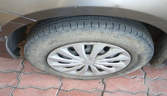 2015 Maruti Swift Dzire VXI, Petrol, Manual, 61,115 km, tyre