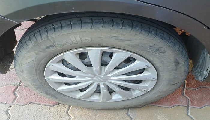 2015 Maruti Swift Dzire VXI, Petrol, Manual, 61,115 km, tyre