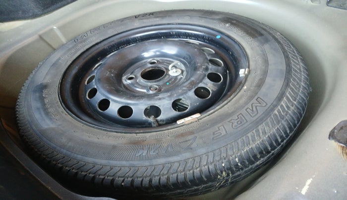 2015 Maruti Swift Dzire VXI, Petrol, Manual, 61,115 km, tyre