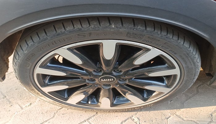 2021 Mini Cooper 2.0 S 3 Door, Petrol, Automatic, 49,128 km, tyre