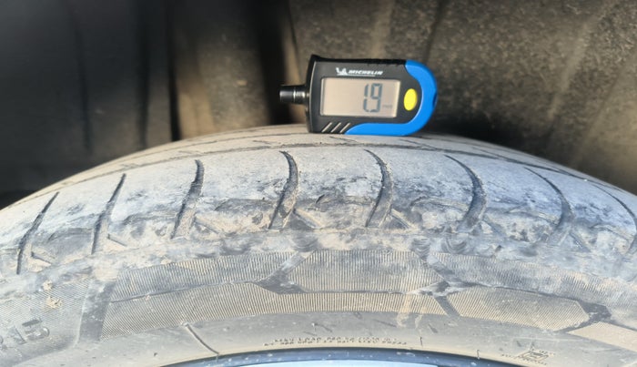 2022 Maruti Ertiga VXI CNG, Petrol, Manual, 1,60,284 km, tyre