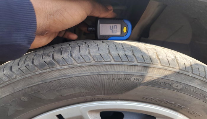 2022 Renault TRIBER RXT, Petrol, Manual, 61,369 km, tyre