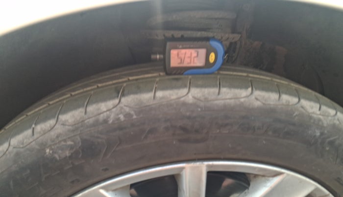 2016 Volkswagen Vento HIGHLINE 1.5 AT, Diesel, Automatic, 94,772 km, tyre