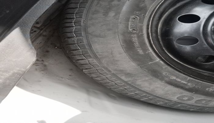 2016 Maruti Swift Dzire VDI, Diesel, Manual, 93,756 km, tyre