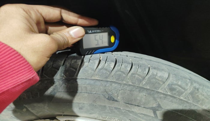 2019 Renault Kwid RXL, Petrol, Manual, 1,39,196 km, tyre