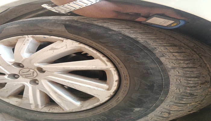 2016 Maruti Swift Dzire ZXI, Petrol, Manual, 1,31,982 km, tyre