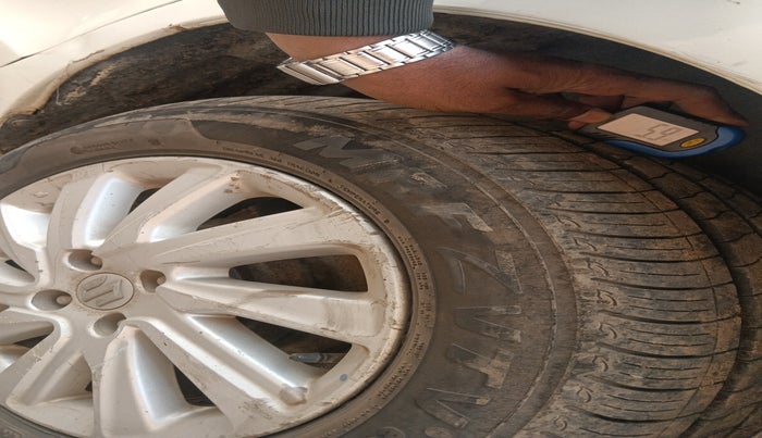 2016 Maruti Swift Dzire ZXI, Petrol, Manual, 1,31,982 km, tyre