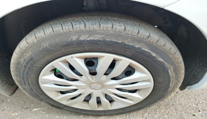 2017 Maruti Dzire VXI, Petrol, Manual, 1,39,633 km, tyre