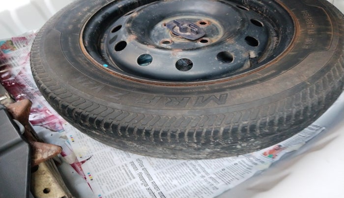 2017 Maruti Dzire VXI, Petrol, Manual, 1,39,633 km, tyre