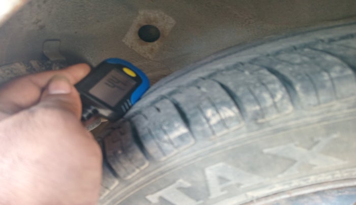 2013 Hyundai i10 ERA 1.1, Petrol, Manual, 1,17,486 km, tyre