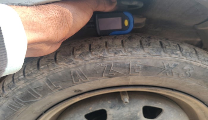 2011 Hyundai Santro Xing GLS, Petrol, Manual, 1,37,591 km, tyre