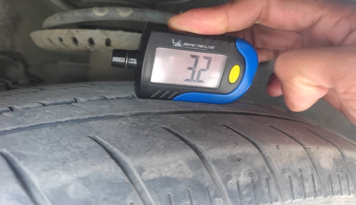 2011 Volkswagen Polo HIGHLINE DIESEL, Diesel, Manual, 82,275 km, tyre