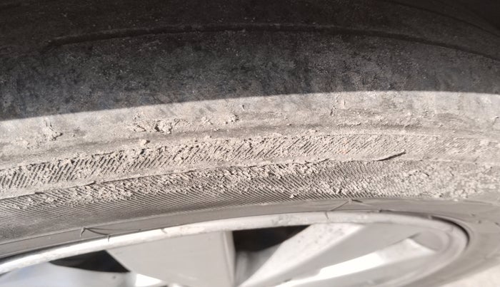 2015 Hyundai Xcent SX 1.1 CRDI, Diesel, Manual, 1,84,100 km, tyre