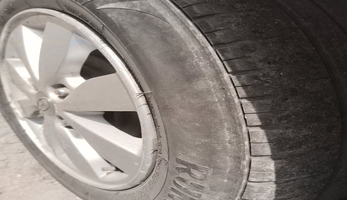 2015 Hyundai Xcent SX 1.1 CRDI, Diesel, Manual, 1,84,100 km, tyre