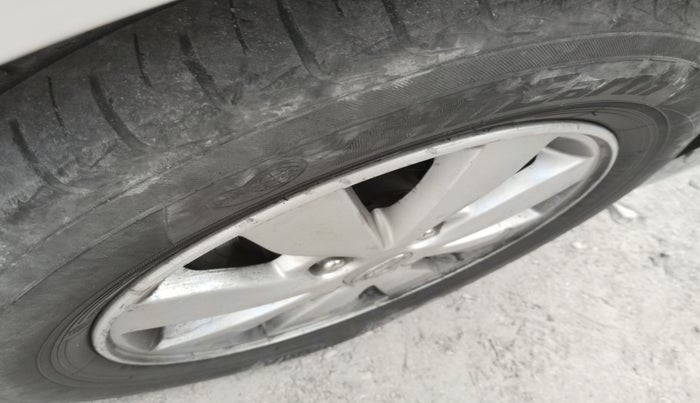 2015 Hyundai Xcent SX 1.1 CRDI, Diesel, Manual, 1,84,100 km, tyre