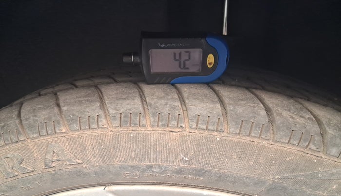 2014 Volkswagen Polo COMFORTLINE 1.5L, Diesel, Manual, 44,388 km, tyre