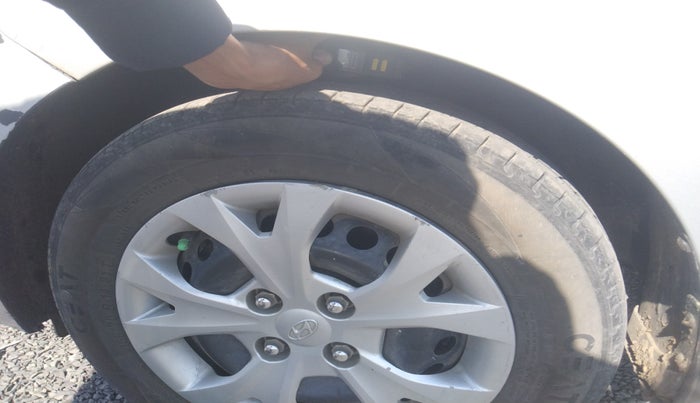 2016 Hyundai Grand i10 MAGNA 1.2 KAPPA VTVT, Petrol, Manual, 2,00,744 km, tyre