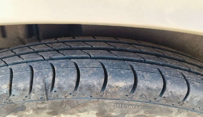 2015 Maruti Swift Dzire VDI, Diesel, Manual, 1,45,680 km, tyre