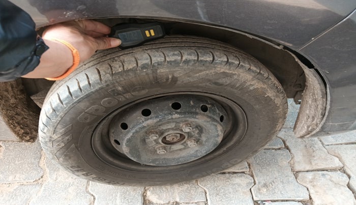 2015 Maruti Alto 800 LXI CNG, Petrol, Manual, 1,56,513 km, tyre